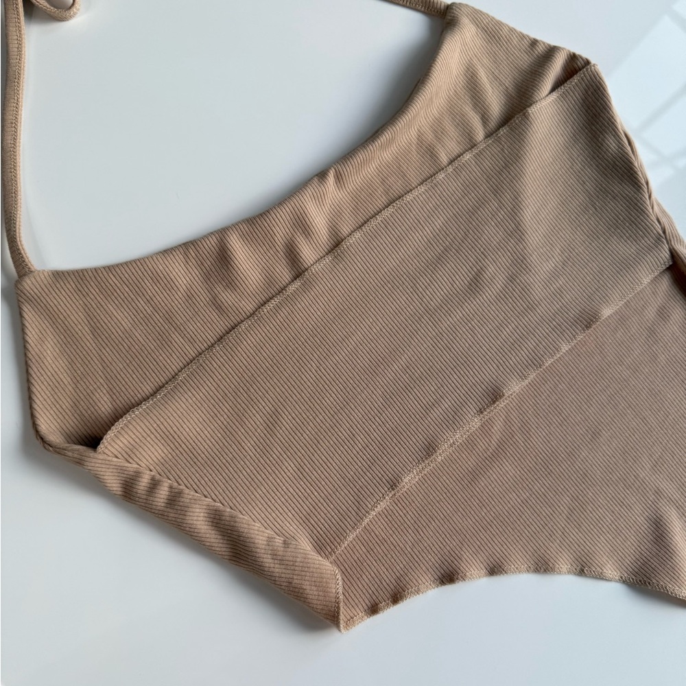 FLASH SALE⚡️ASOS Asymmetrical Ribbed Halter Top - Picture 4 of 4